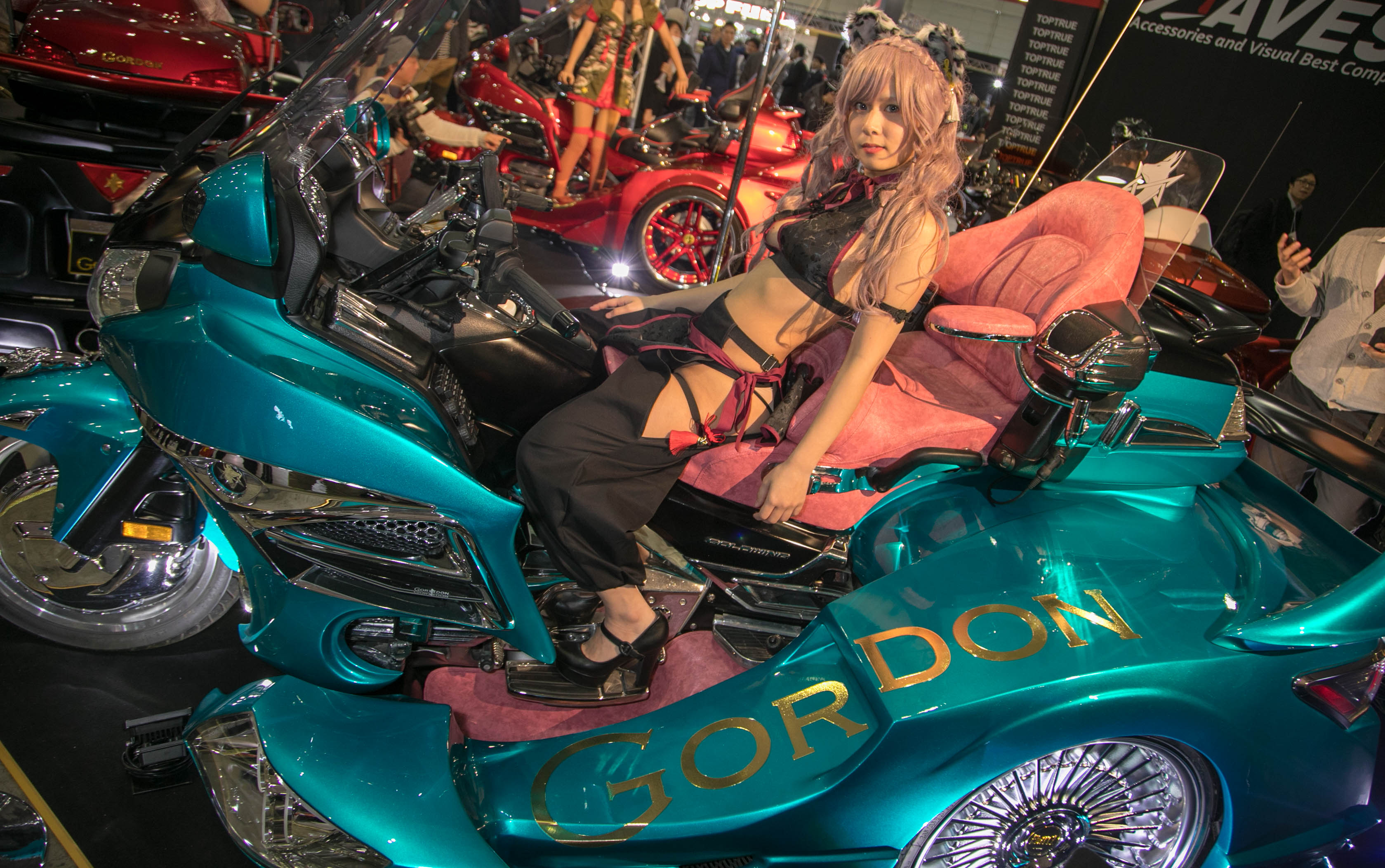 GORDON TRIKE Tokyo Auto Salon 2018 Cosplay